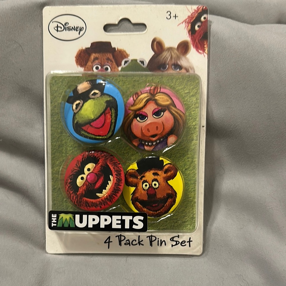 Disney The Muppets Colorful 4 Pack Pin Set